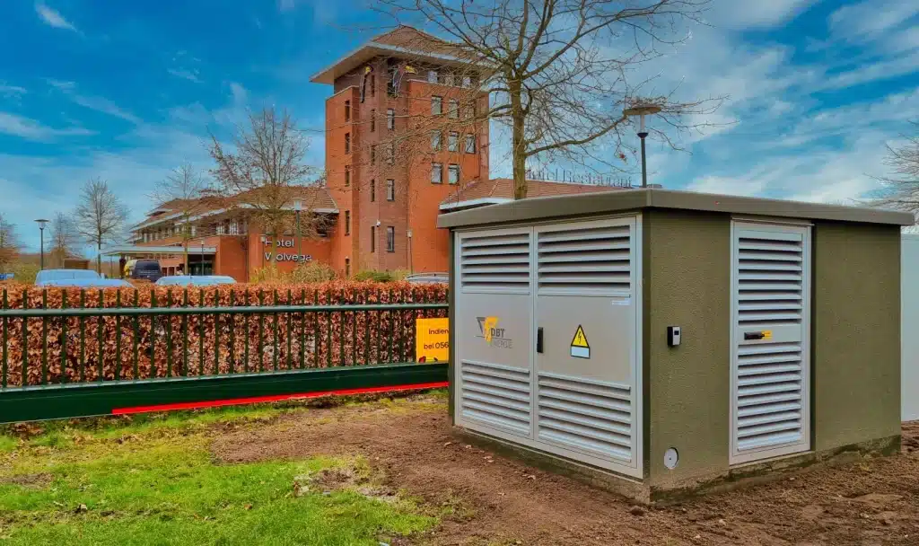 Compactstation van DBT-Energie bij Hotel Van der Valk Wolvega